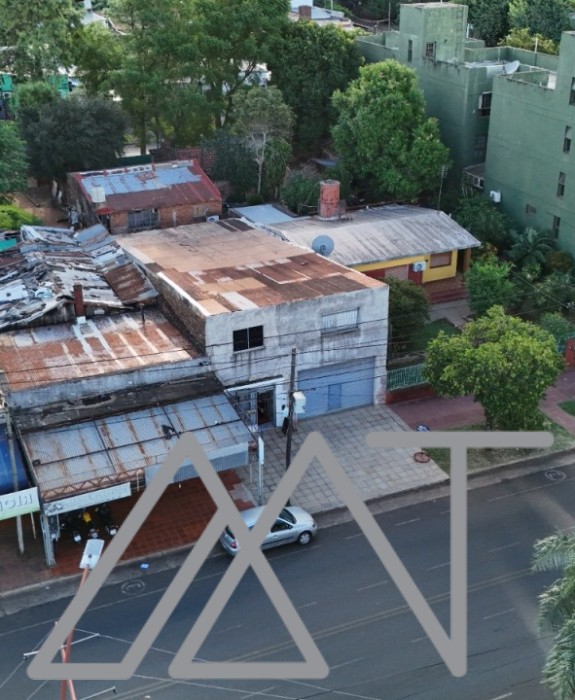 Local y casa a reciclar con doble salida
