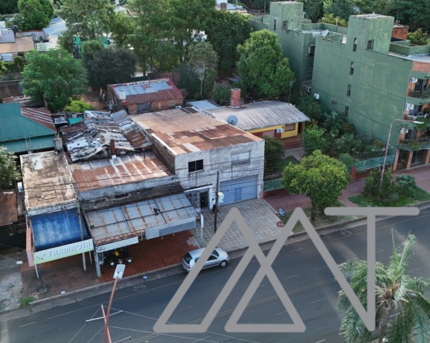 Local y casa a reciclar con doble salida